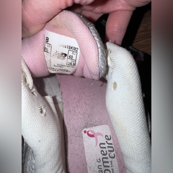 NEW BALANCE GYM SHOES SIZE 8.5 SUSAN G. KOMEN FOR THE CURE SILVER AND PINK - Picture 5 of 10